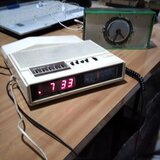 Radio Reloj Despertador Con Telefono Y Eléctrico Robinson
