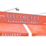 Cartel En La Vereda Con Columna En Altura
