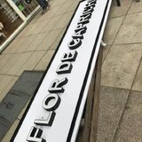 Carteles Con Letras De Metal En Zona Hudson